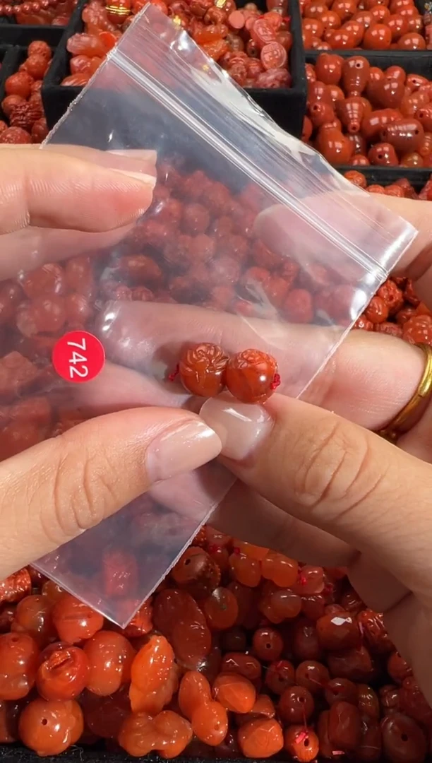 颈饰未镶嵌南红玛瑙1