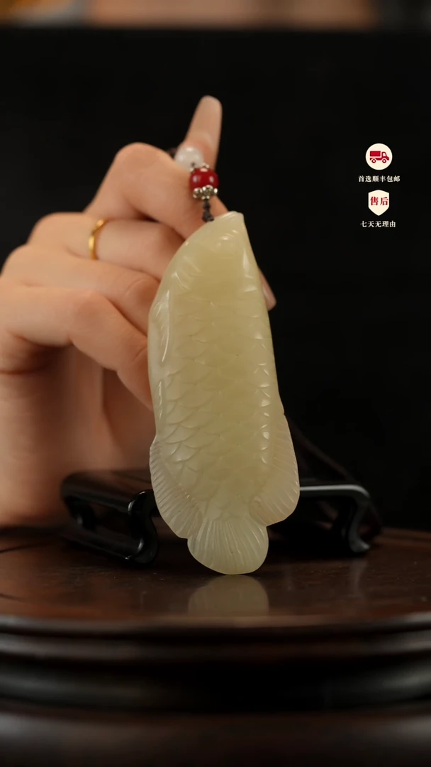 云南石竹叶青雕刻：金龙鱼手把件挂件