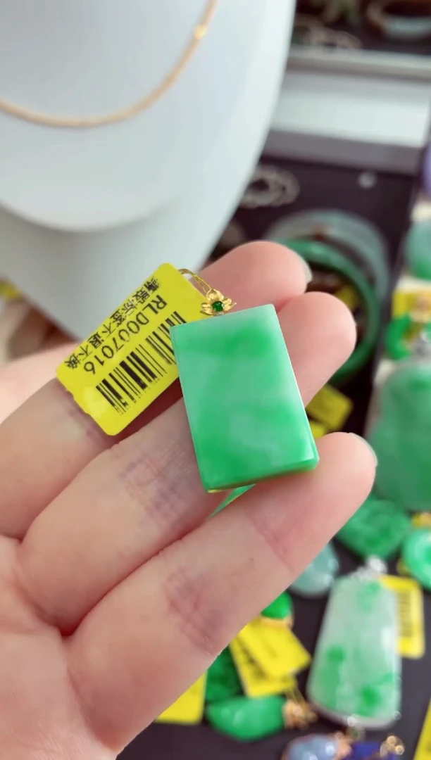 吊坠(不含链)18K金镶嵌翡翠挂件