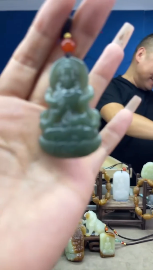 和田玉未镶嵌颈饰1