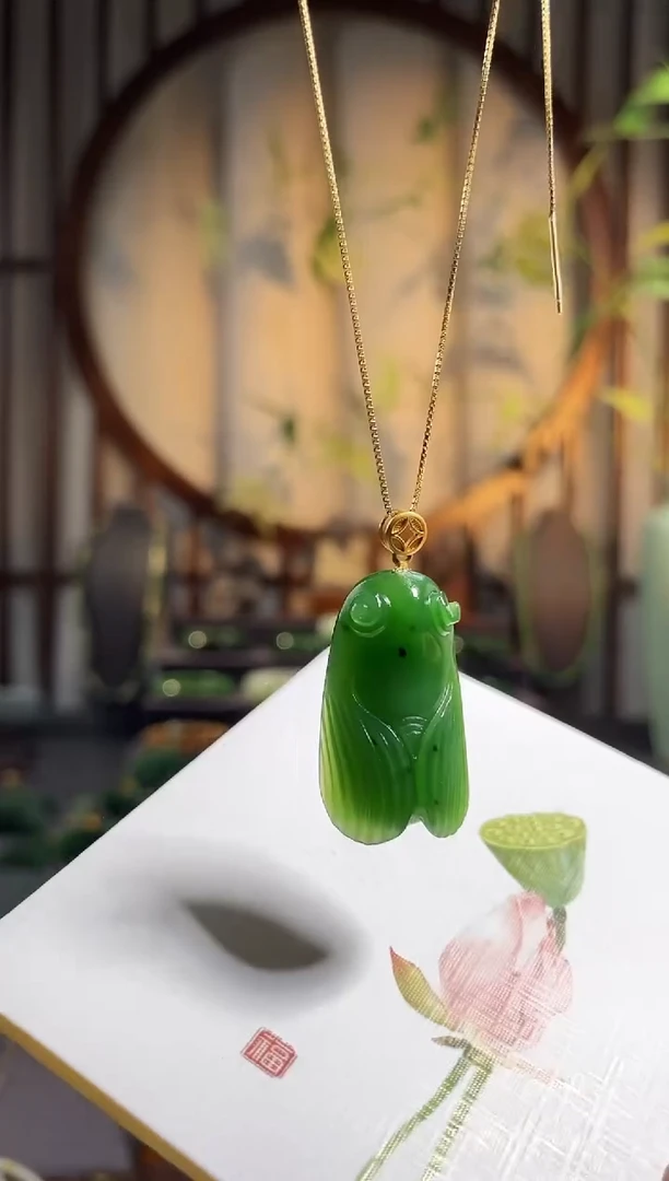 颈饰18K金镶嵌和田玉@****C，一鸣惊人