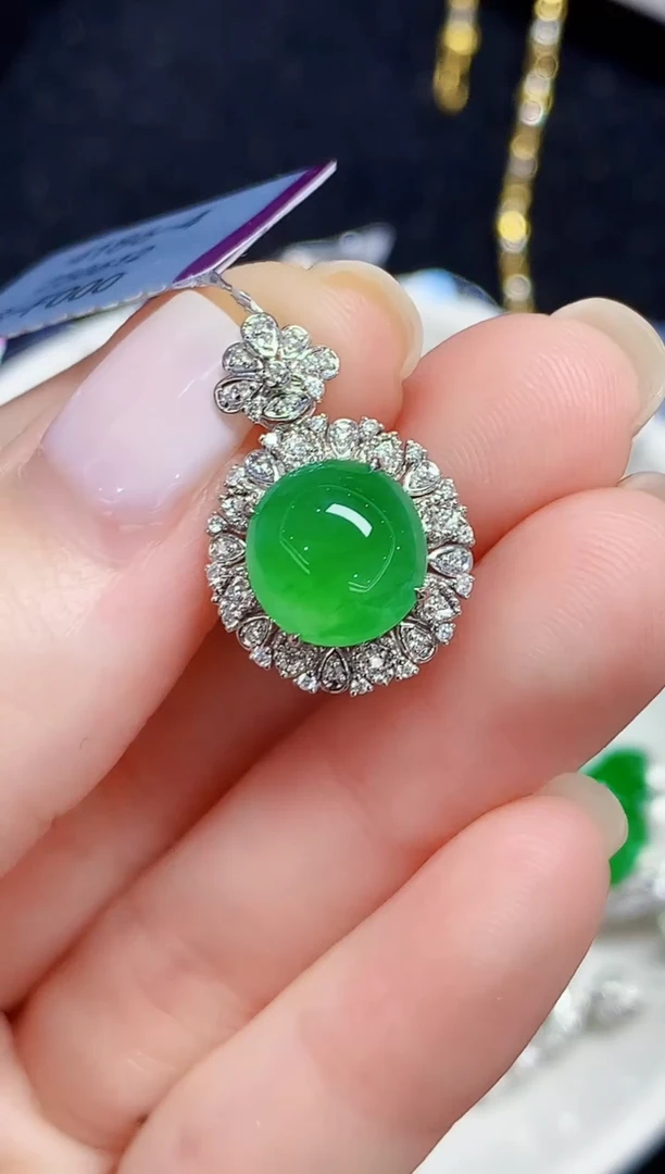 吊坠(不含链)18K金镶嵌翡翠YS多样性发其一