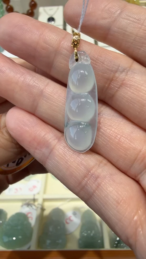 18K金镶嵌挂件翡翠A货翡翠多样性孤品