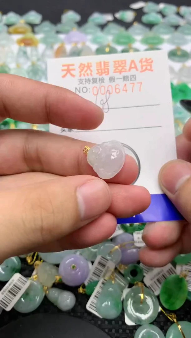 翡翠18K金镶嵌颈饰1111111111111