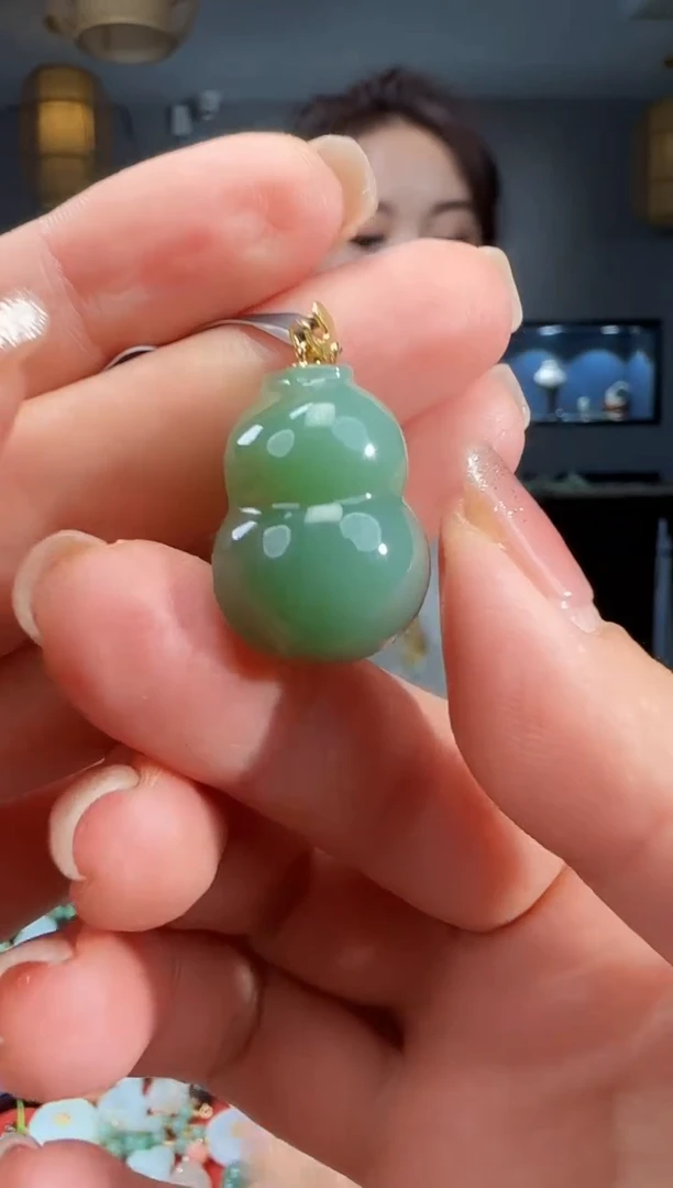 和田玉18K金镶嵌吊坠(不含链)1