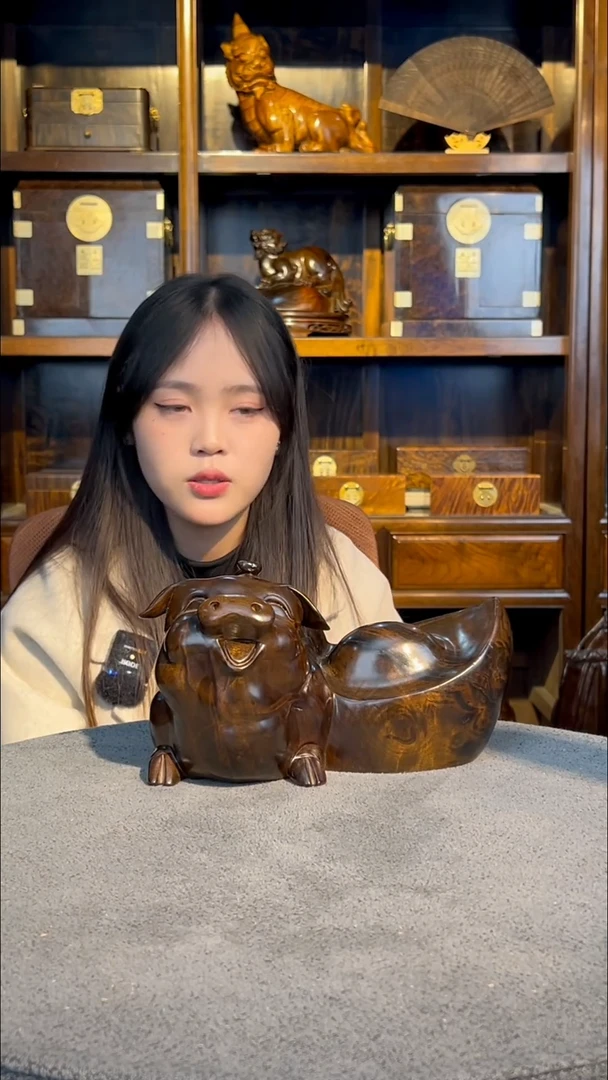【闪购商品】金丝楠木雕元宝金猪