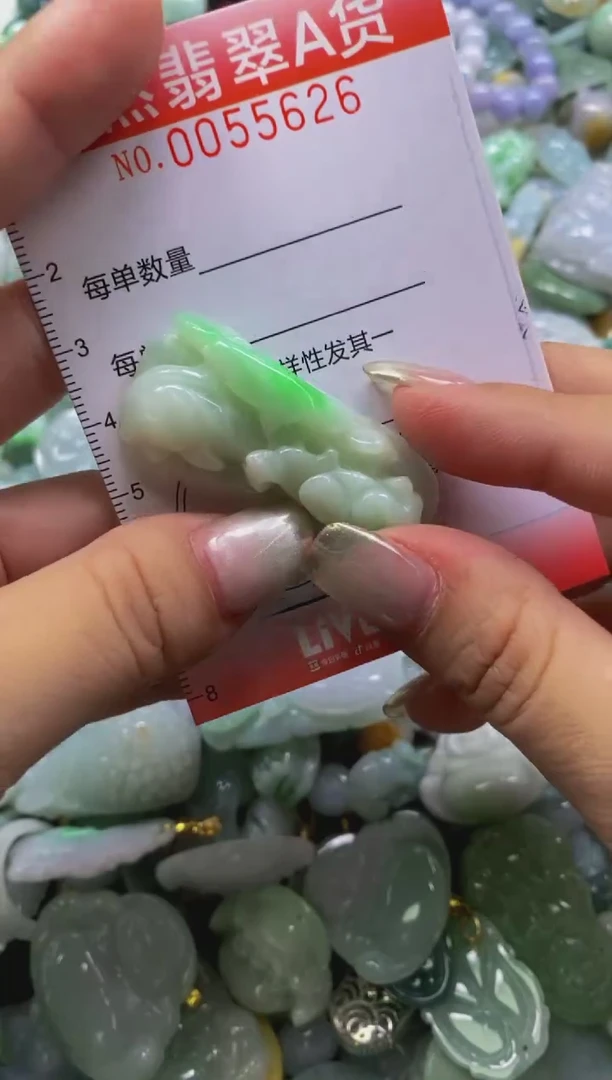 翡翠未镶嵌颈饰26