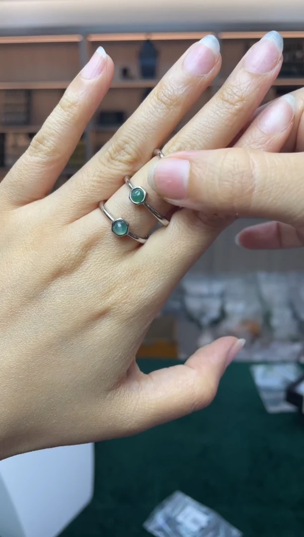 翡翠戒指未镶嵌多样性发一件