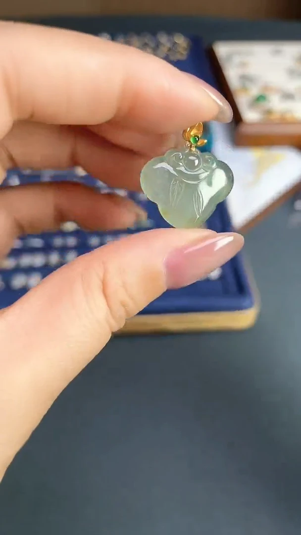 颈饰18K金镶嵌翡翠2025120601