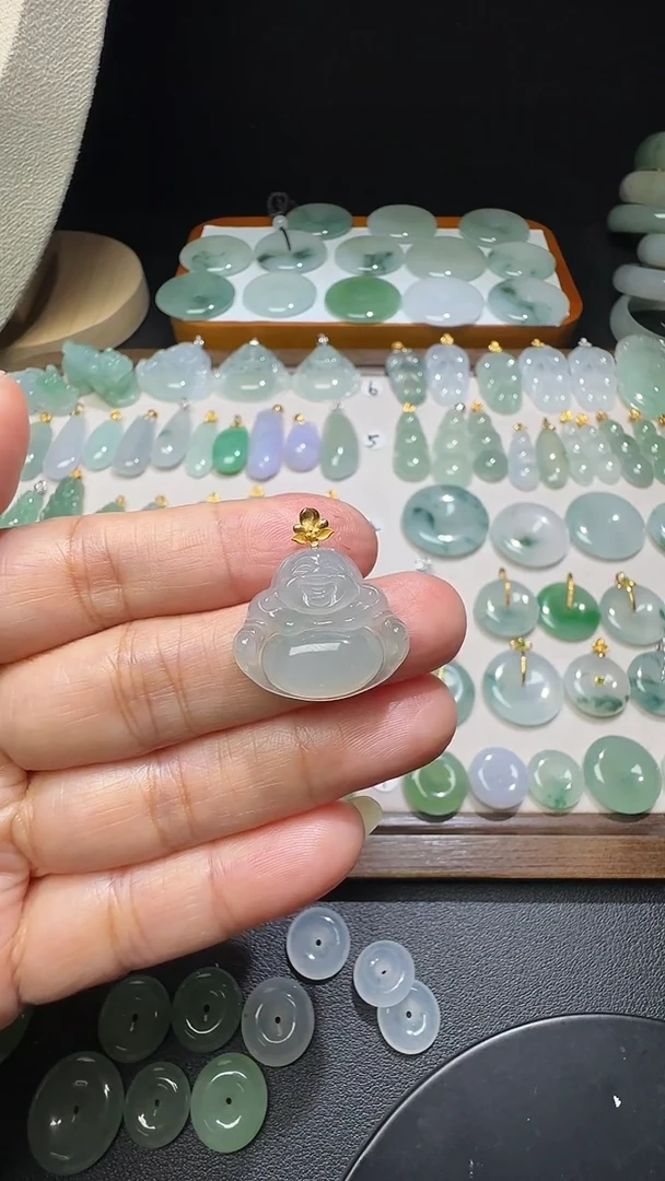 吊坠(不含链)18K金镶嵌翡翠佛公尺寸20.7*22*6.2mm