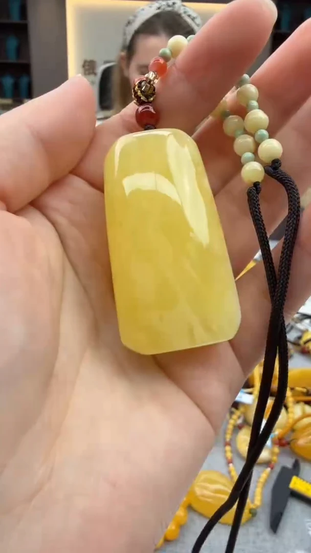 琥珀颈饰未镶嵌250秒拍号 假一罚三