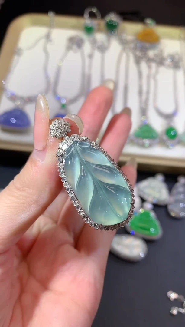 吊坠(不含链)18K金镶嵌翡翠111-叶子（不含链扣