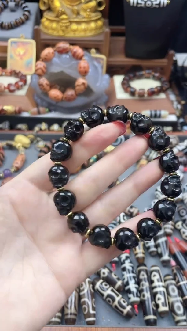 未镶嵌珠珠玛瑙/玉髓黑武士尸尸手串