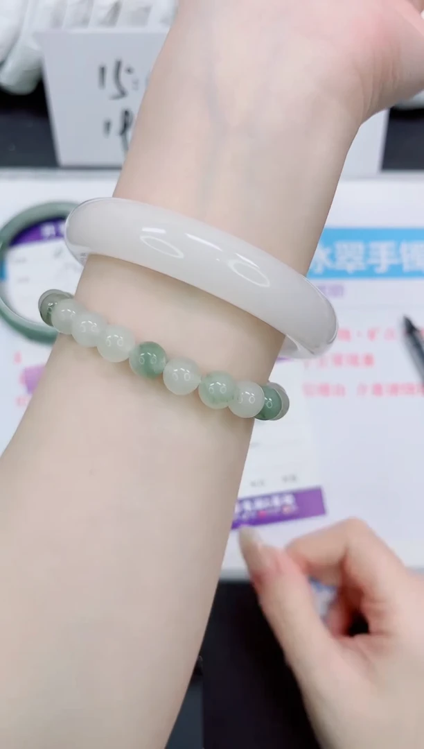 石英质玉手镯未镶嵌46