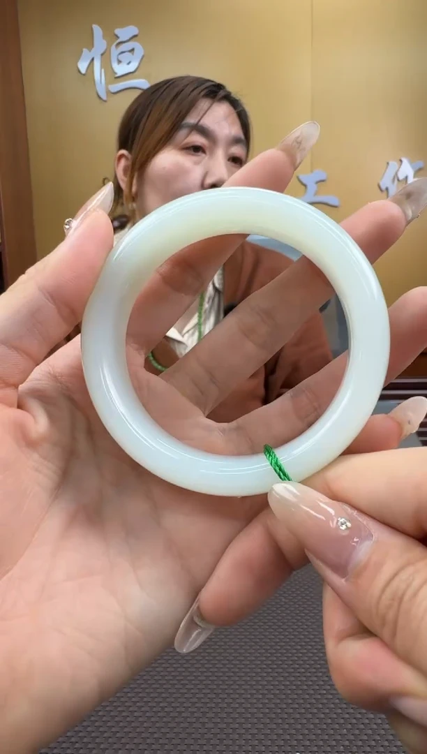 【闪购商品】和田玉手镯未镶嵌56