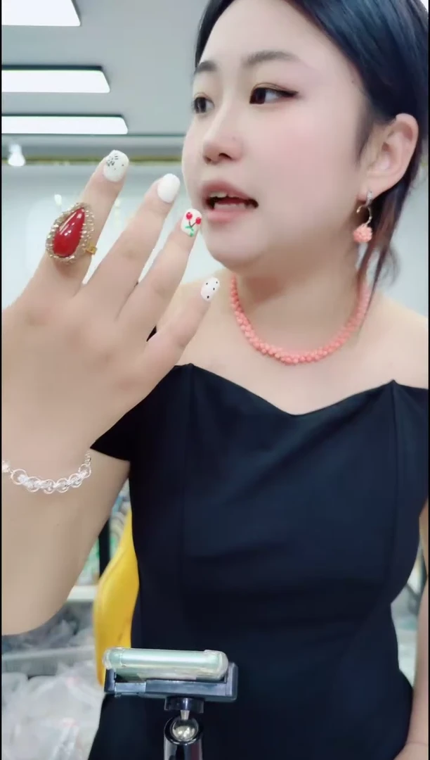 树脂制品0647红色戒指