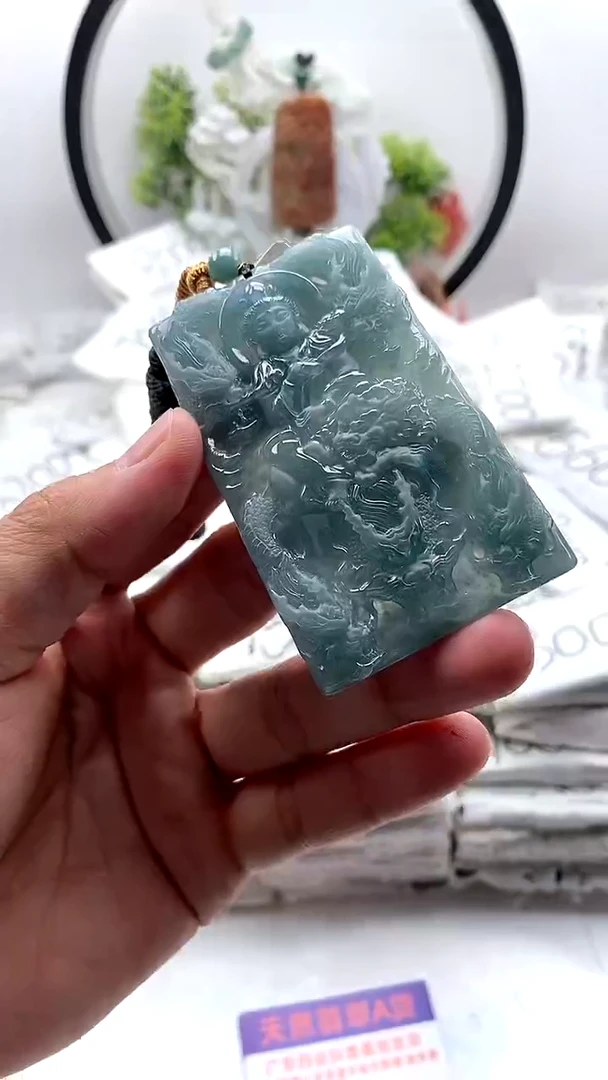 翡翠未镶嵌颈饰文殊
