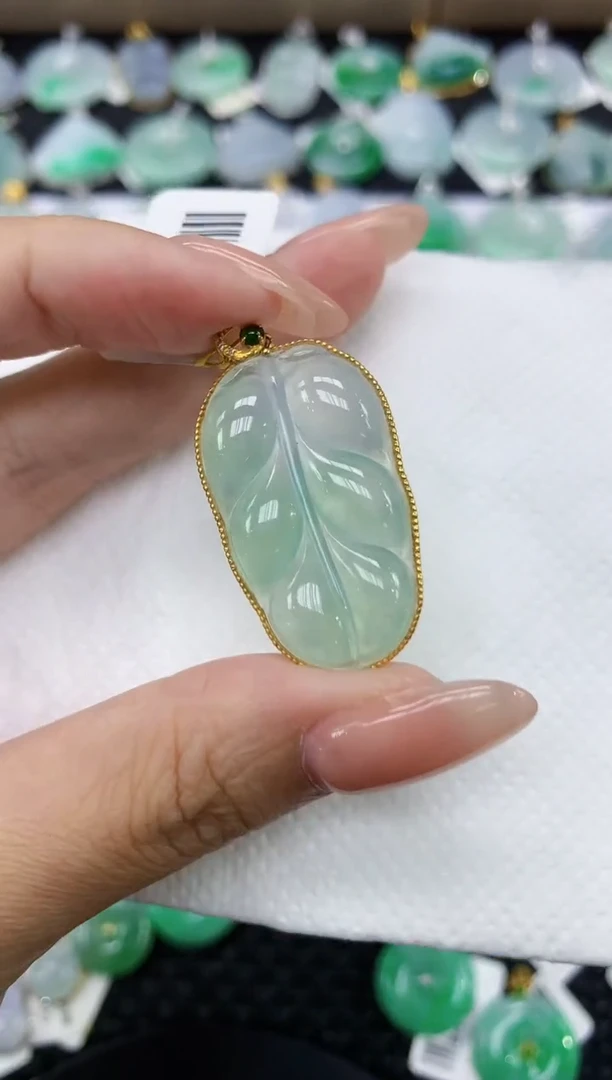 颈饰18K金镶嵌翡翠11111111111