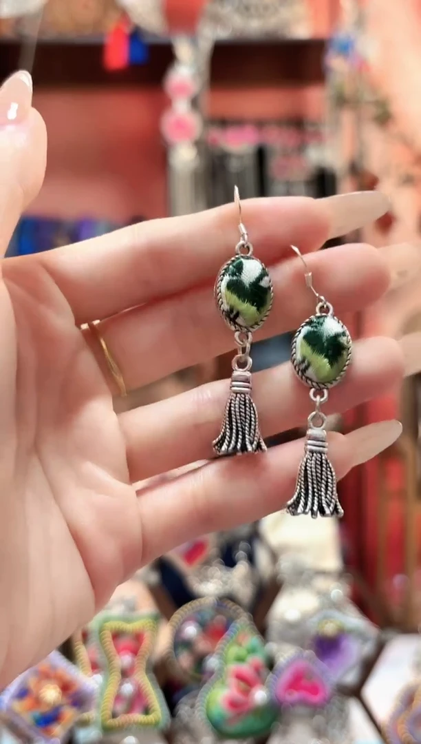 织绣云织谣民族风精美饰品   348