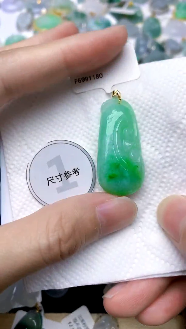颈饰18K金镶嵌翡翠天然A货翡翠