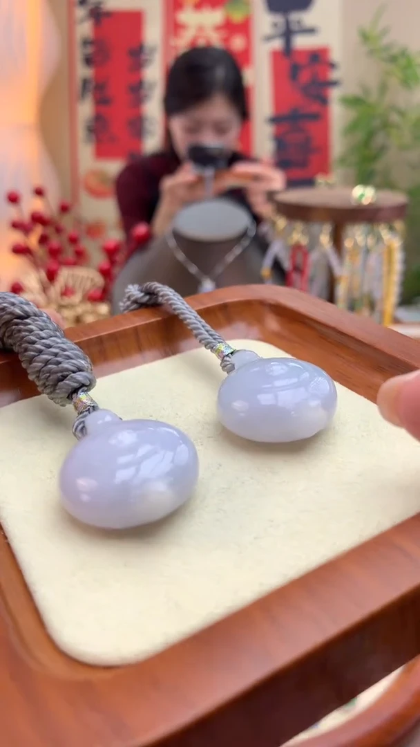 【闪购商品】翡翠颈饰未镶嵌把把壶 多样性发其一