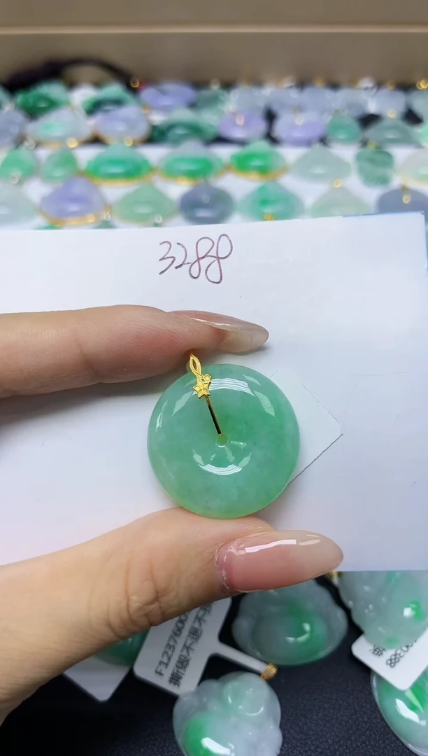 翡翠18K金镶嵌颈饰 天然缅甸翡翠A货