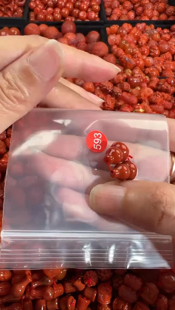 南红玛瑙未镶嵌颈饰1