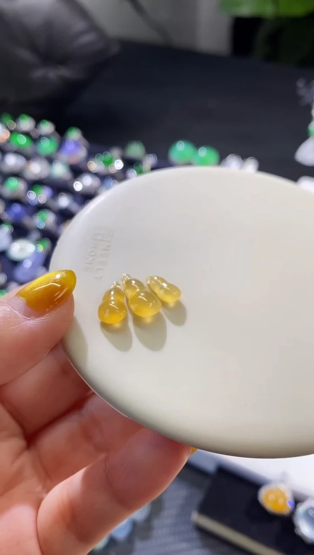 【闪购商品】翡翠把件未镶嵌一组