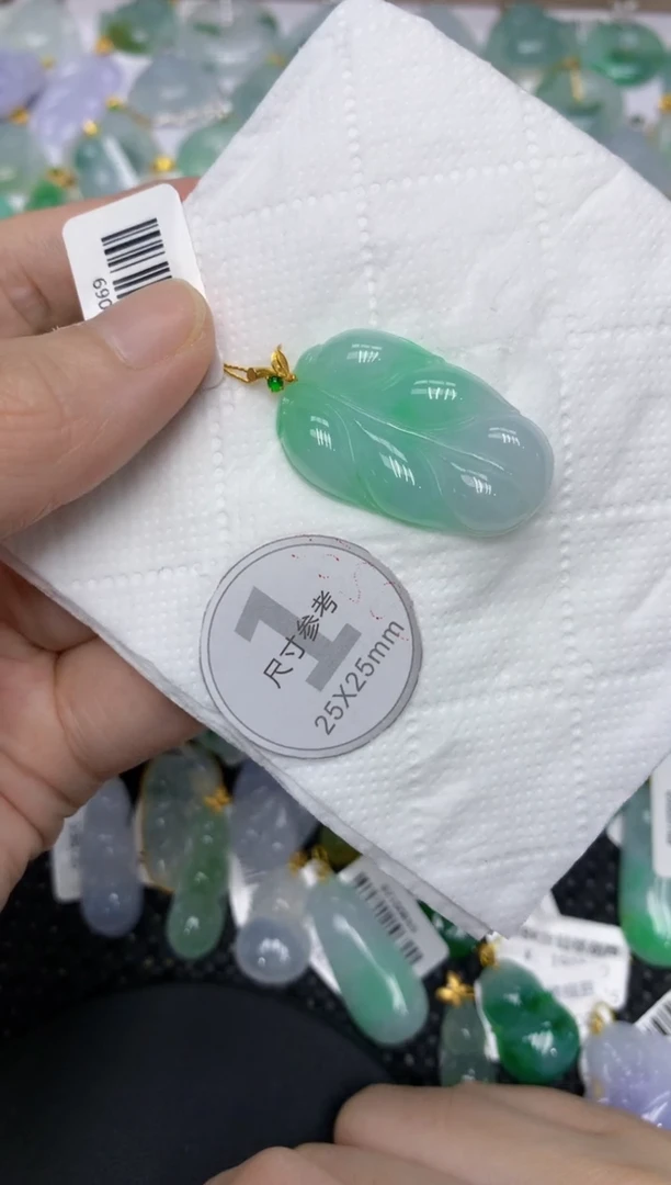 颈饰18K金镶嵌翡翠111111111