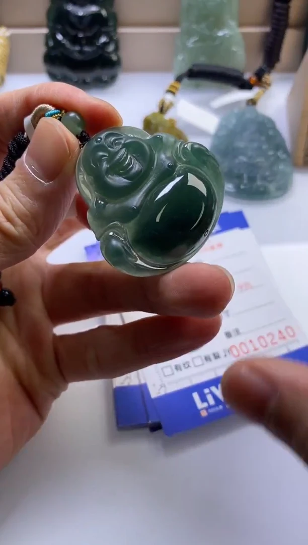 颈饰未镶嵌翡翠