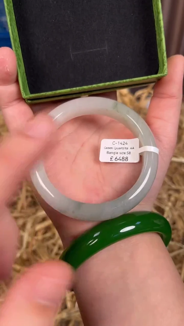 未镶嵌手镯石英质玉编码C1424