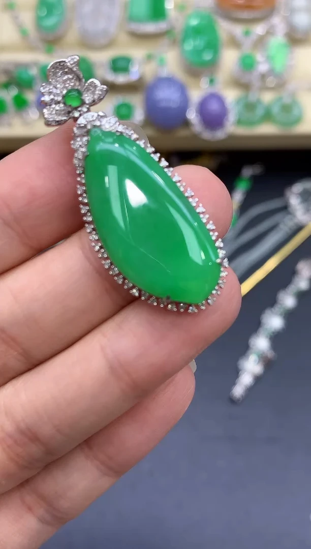 颈饰18K金镶嵌翡翠310-中国好珍宝