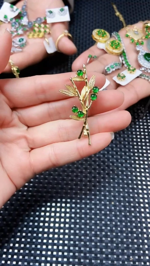 【闪购商品】翡翠吊坠(不含链)未镶嵌11111111111
