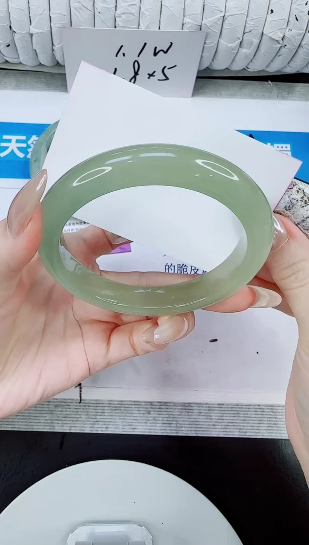 未镶嵌手镯石英质玉82/60.6