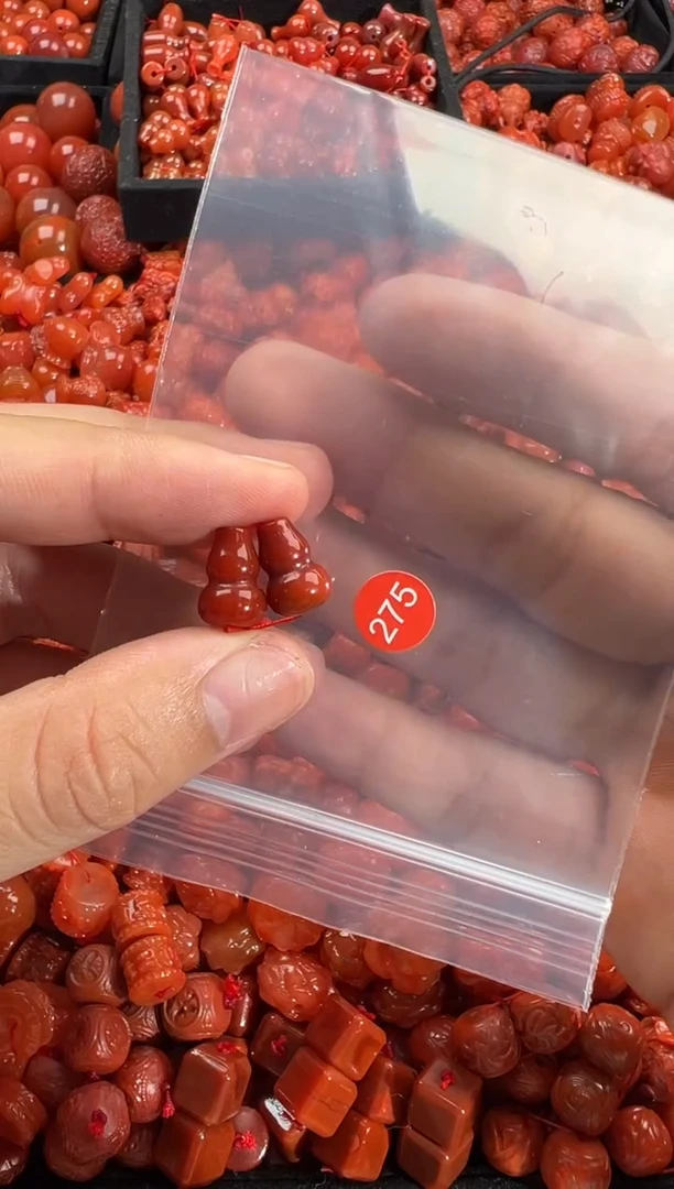 南红玛瑙未镶嵌颈饰1