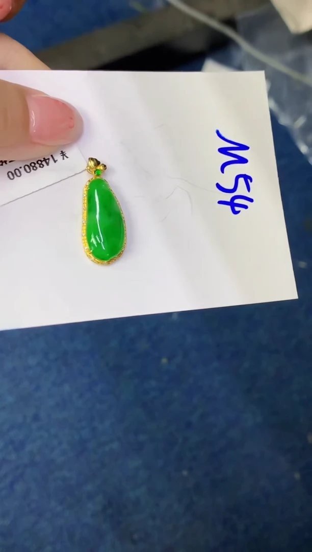 翡翠18K金镶嵌颈饰缅甸天然翡翠A货