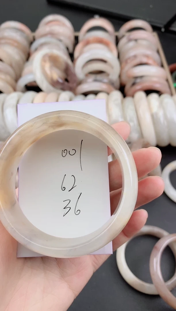 未镶嵌手镯石英质玉（金丝玉）001