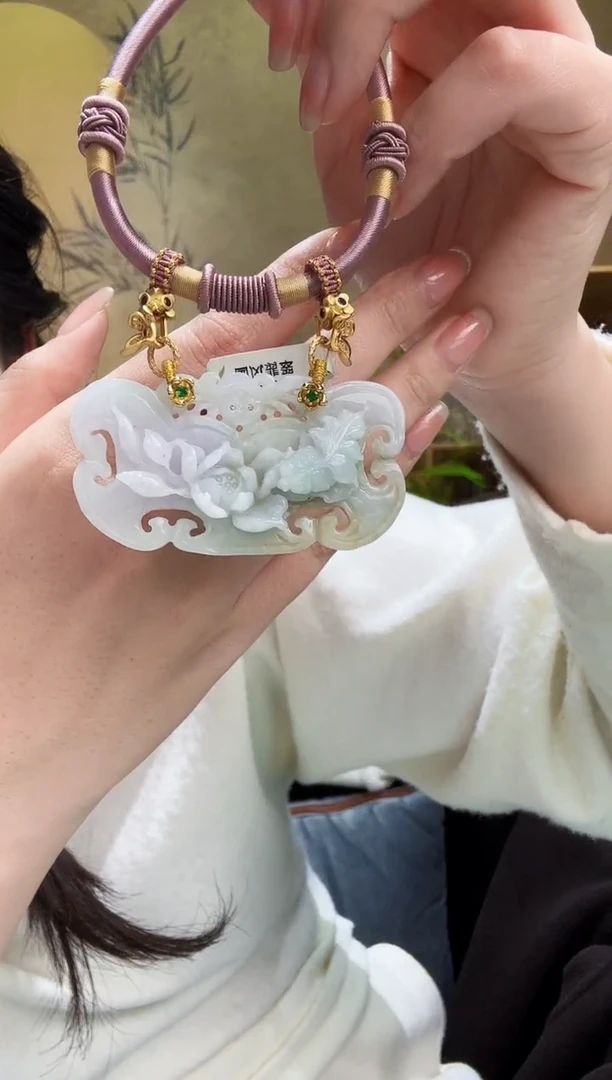 颈饰未镶嵌翡翠吊坠