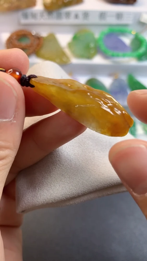 颈饰未镶嵌翡翠