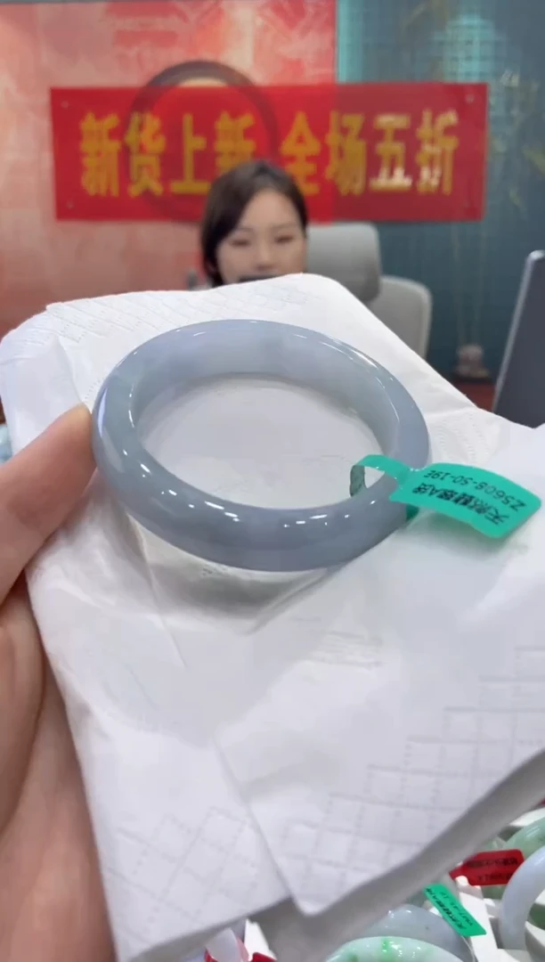 翡翠手镯未镶嵌多人27608