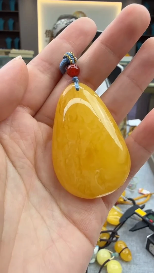 琥珀颈饰未镶嵌496秒拍号 假一罚三