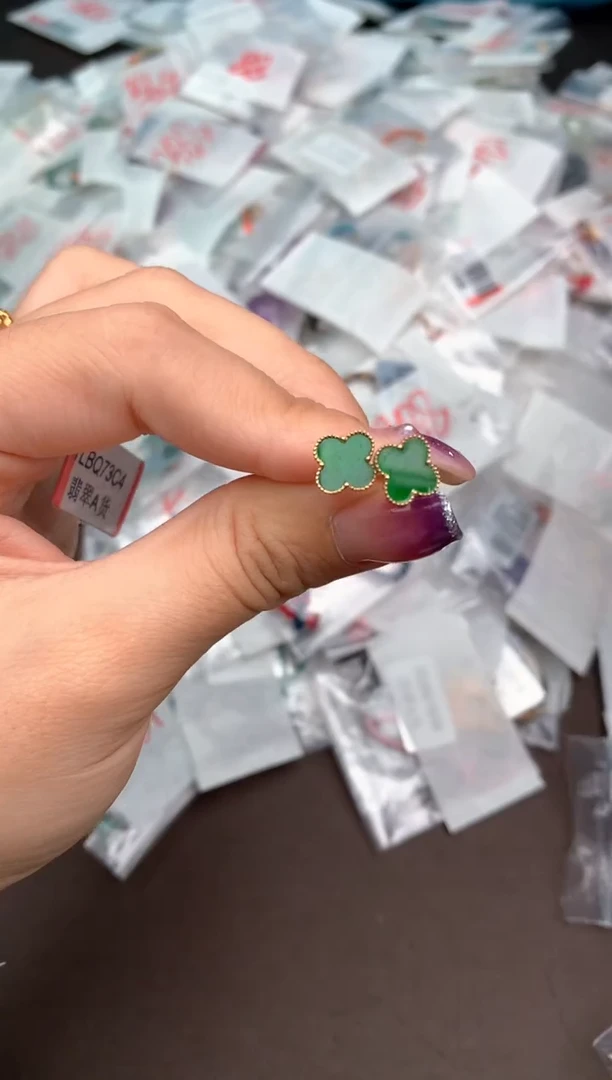 翡翠挂件18K金镶嵌—
