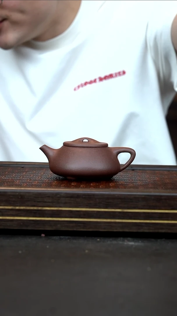 茶壶紫砂    LD      底槽青       平盖石瓢       140cc