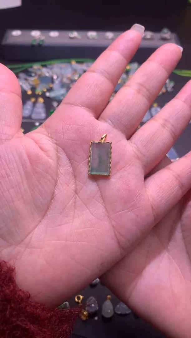 【闪购商品】翡翠吊坠(不含链)18K金镶嵌1