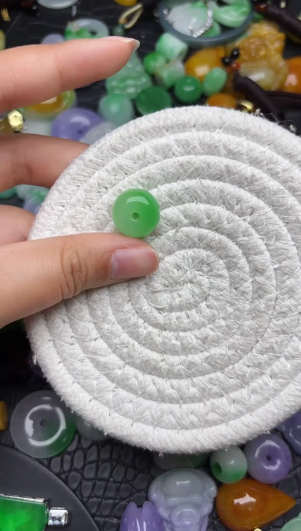 颈饰未镶嵌翡翠缅甸翡翠吊坠