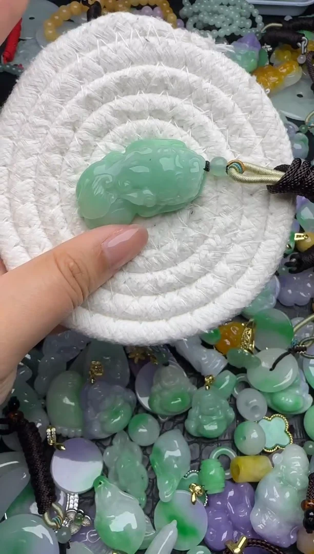 颈饰未镶嵌翡翠缅甸翡翠吊坠