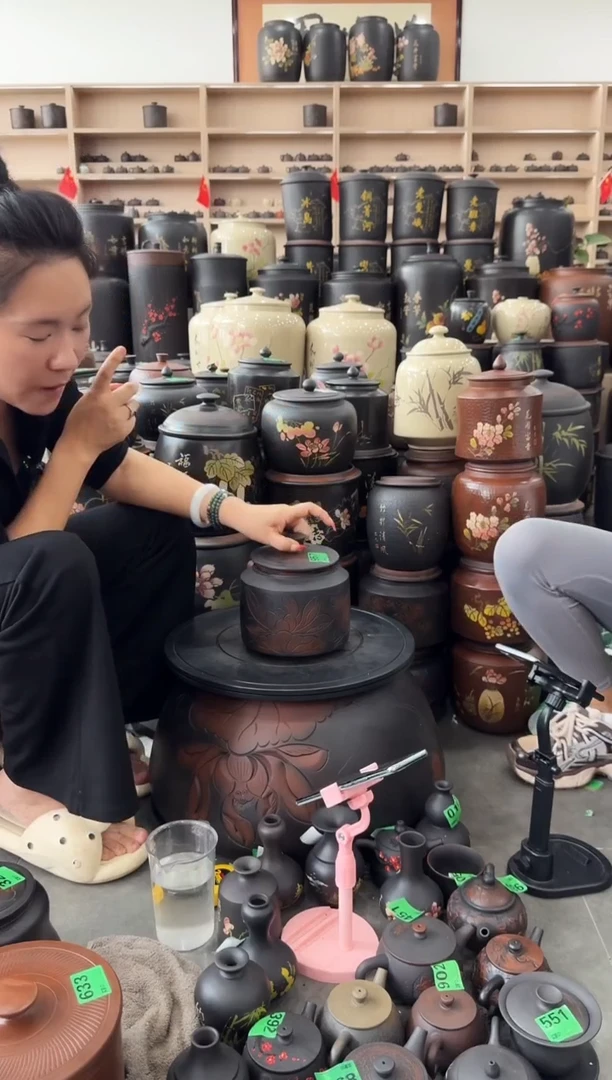 罐瑕疵茶叶罐  德中荷花 957