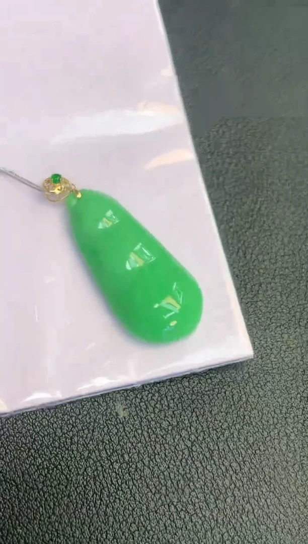 颈饰18K金镶嵌翡翠赠礼盒证书 丁丁