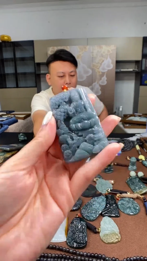 颈饰未镶嵌翡翠 多样性发其一