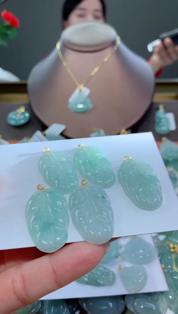【闪购商品】翡翠颈饰18K金镶嵌多样性发其一